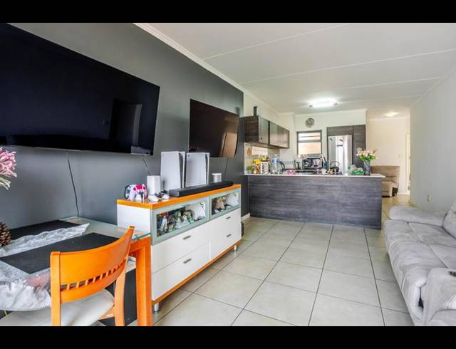 3 BEDROOM APARTMENT FOR SALE IN OAKDENE